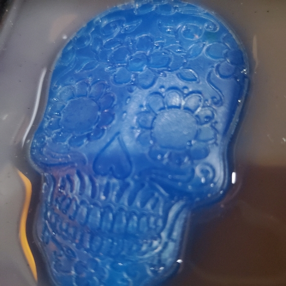 Resin ashtray - Picture 4 of 4